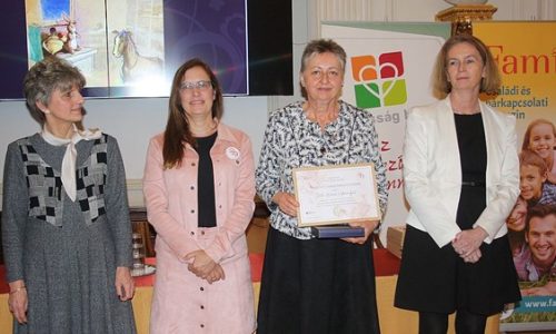Elismerésben részesült az oroszlányi védőnő