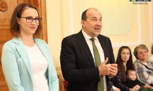 Idén is köszöntötték a komáromi babákat