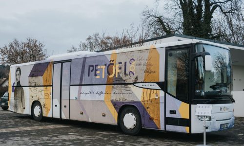 Nagykőrösön fogadta harmincezredik látogatóját a Petőfi-busz