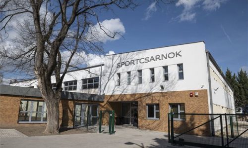 Tornacsarnokot avattak a komáromi Szent Imre iskolában
