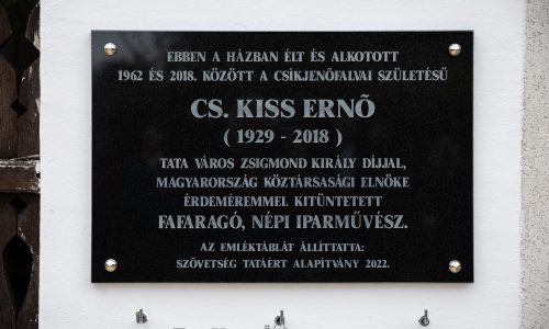 Emléktáblát avattak Cs. Kiss Ernő tiszteletére Tatán