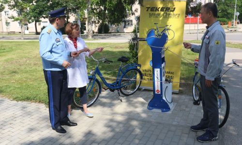 Kerékpáros szervizoszlopot adtak át Tatabányán