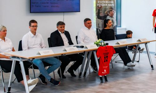 Az Esztergomi Vitézek RAFC bemutatta Elek Gábort