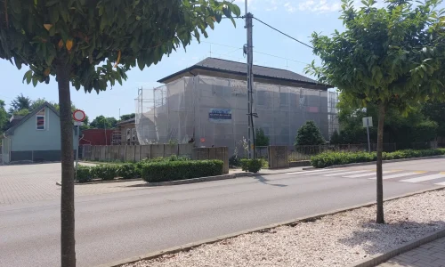 Megkezdődött a Petőfi-óvoda energetikai megújítása Dorogon