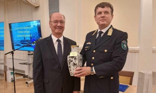 Kitüntette a távozó rendőrfőkapitányt a vármegyei kamara