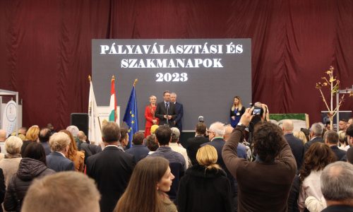 Elkezdődött a Pályaválasztási és Szakmanapok Tatabányán