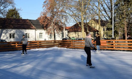 Ingyenes műjégpálya nyílik adventre Komáromban