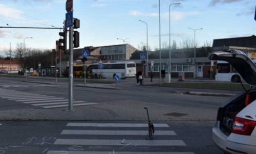 Tatai baleset szemtanúit keresi a rendőrség
