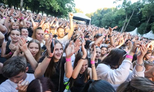 Több mint fesztivál: közösséget épít és generációkat kapcsol össze a Víz, Zene, Virág Fesztivál